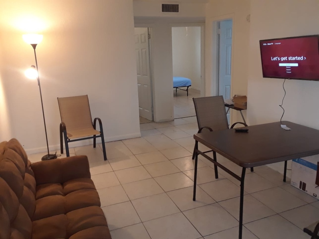 Weekly Rental - Room with shared bathroom - WPB, FL -